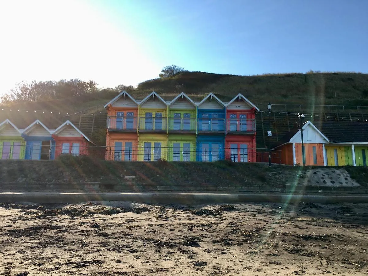 Stylish Apartment With Free Parking, Lift & Views Scarborough